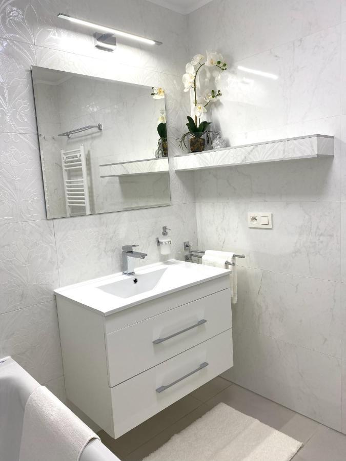 Die Eleganz - Apartment Near The City Center With Free Parking Bratislava Exterior photo